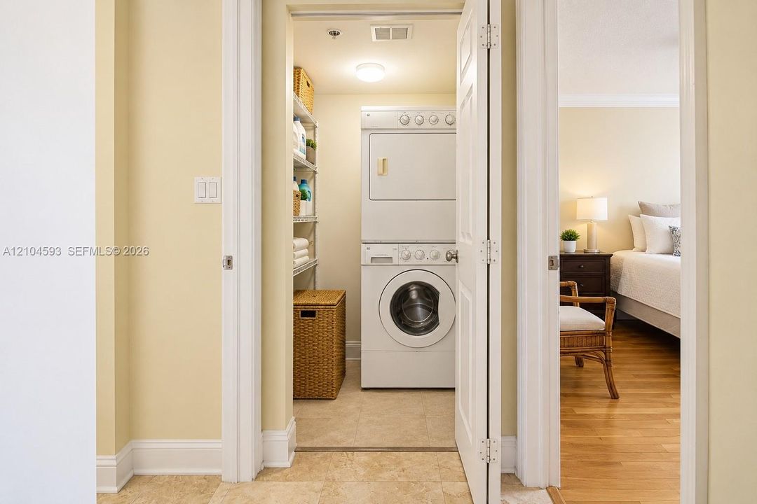 For Sale: $500,000 (2 beds, 2 baths, 1565 Square Feet)
