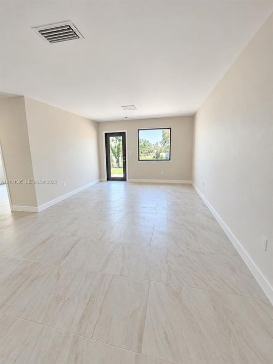 В аренду: $2,600 (2 спален, 1 ванн, 2061 Квадратных фут)