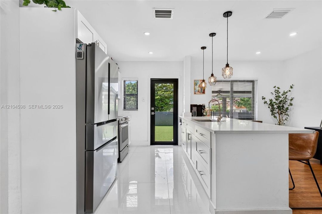 En Venta: $750,000 (3 camas, 2 baños, 1210 Pies cuadrados)