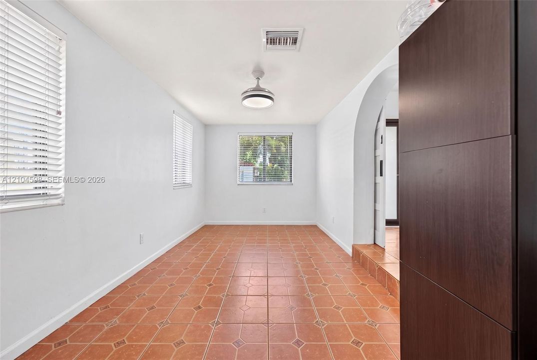 En Venta: $750,000 (3 camas, 2 baños, 1210 Pies cuadrados)