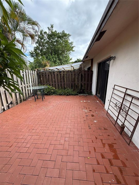 For Rent: $2,325 (2 beds, 2 baths, 1050 Square Feet)