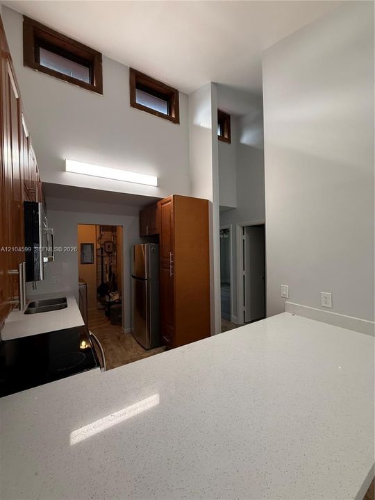 For Rent: $2,325 (2 beds, 2 baths, 1050 Square Feet)
