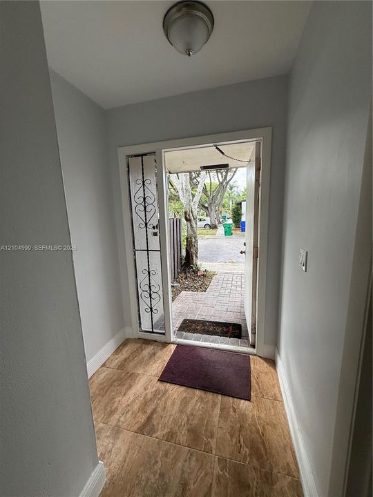 For Rent: $2,325 (2 beds, 2 baths, 1050 Square Feet)