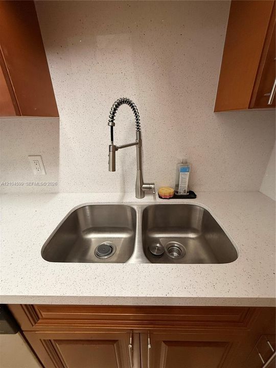 For Rent: $2,325 (2 beds, 2 baths, 1050 Square Feet)