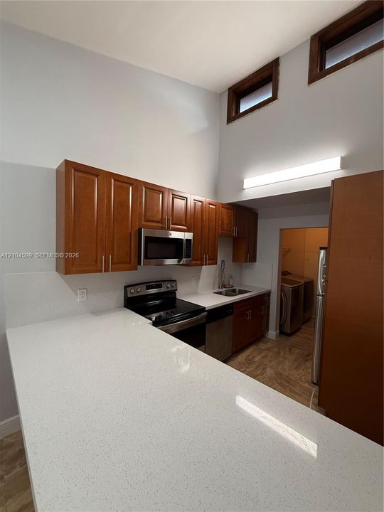 For Rent: $2,325 (2 beds, 2 baths, 1050 Square Feet)