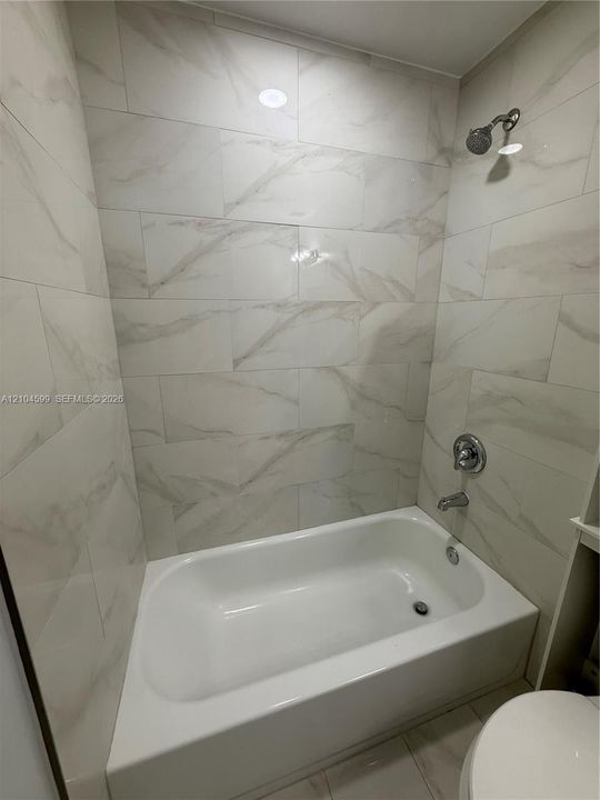 For Rent: $2,325 (2 beds, 2 baths, 1050 Square Feet)