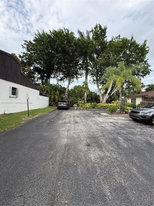 For Rent: $2,325 (2 beds, 2 baths, 1050 Square Feet)