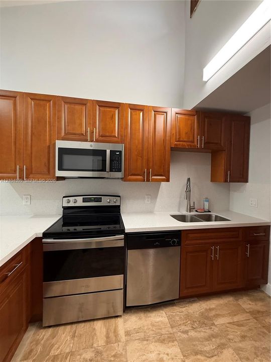 For Rent: $2,325 (2 beds, 2 baths, 1050 Square Feet)