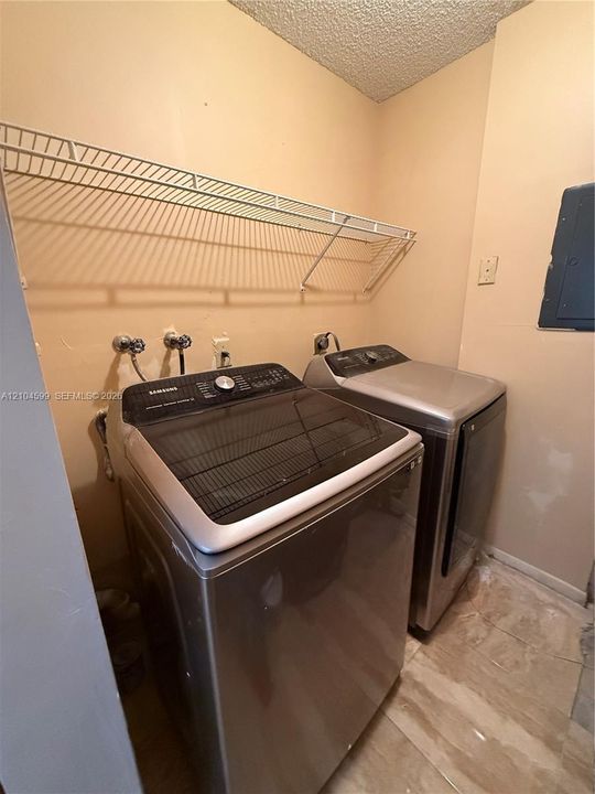 For Rent: $2,325 (2 beds, 2 baths, 1050 Square Feet)