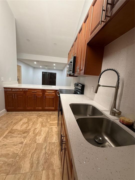 For Rent: $2,325 (2 beds, 2 baths, 1050 Square Feet)