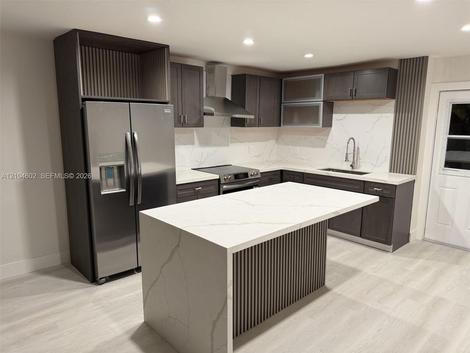 На продажу: $379,000 (2 спален, 2 ванн, 1080 Квадратных фут)