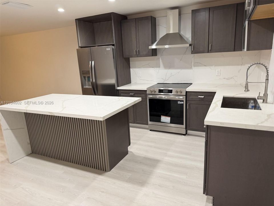 На продажу: $379,000 (2 спален, 2 ванн, 1080 Квадратных фут)