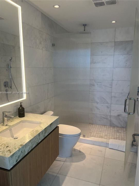 For Rent: $8,700 (1 beds, 1 baths, 732 Square Feet)