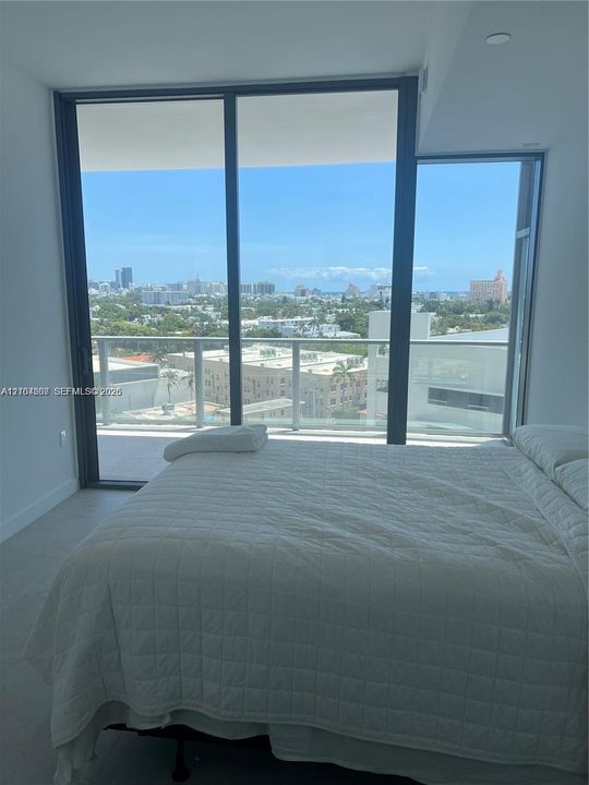 For Rent: $8,700 (1 beds, 1 baths, 732 Square Feet)