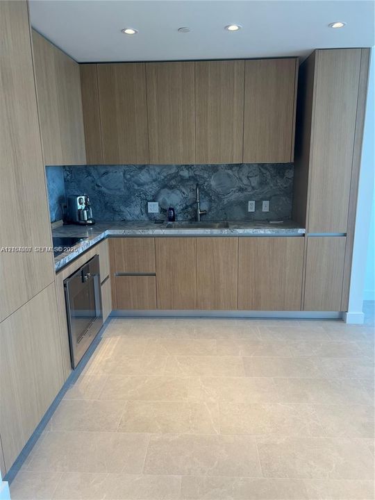 For Rent: $8,700 (1 beds, 1 baths, 732 Square Feet)