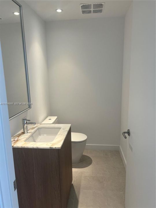 For Rent: $8,700 (1 beds, 1 baths, 732 Square Feet)