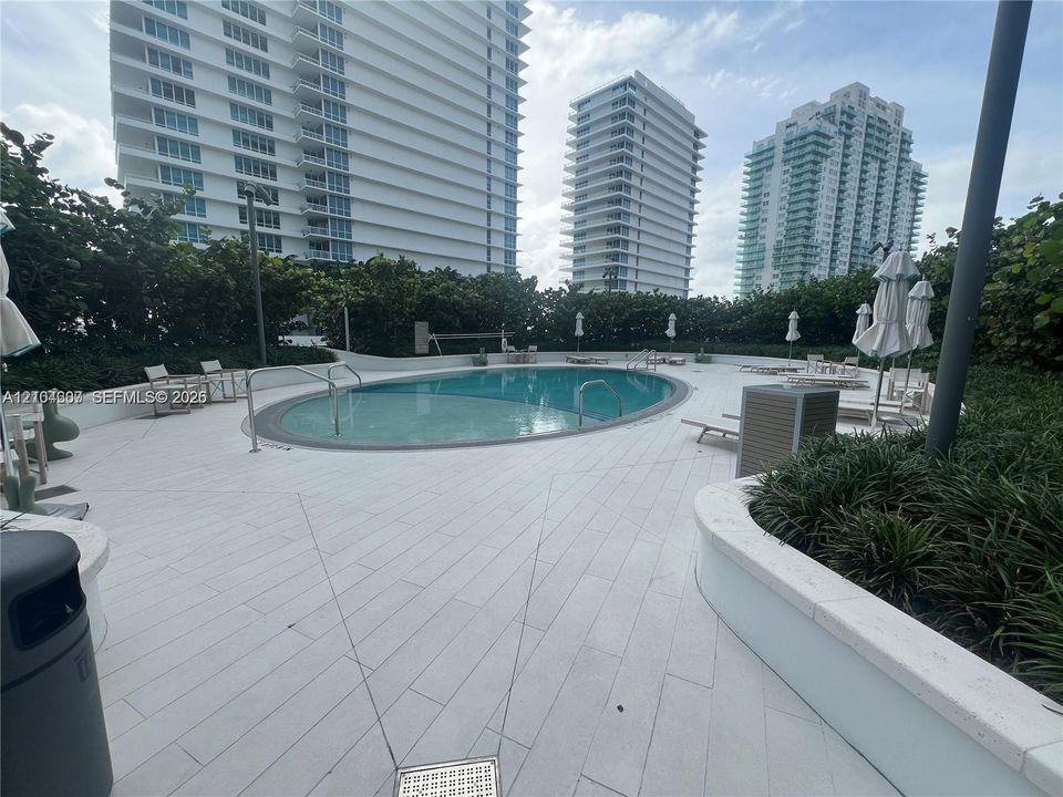 For Rent: $8,700 (1 beds, 1 baths, 732 Square Feet)