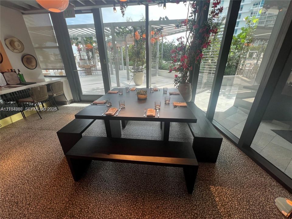 For Rent: $8,700 (1 beds, 1 baths, 732 Square Feet)