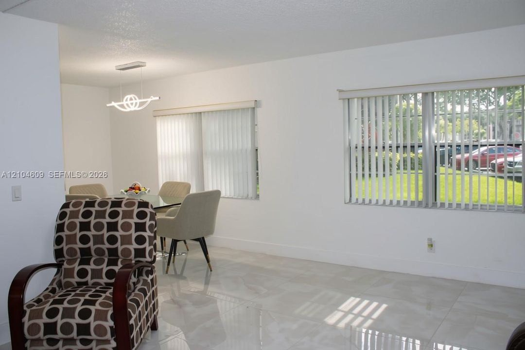 En Venta: $290,000 (2 camas, 2 baños, 1166 Pies cuadrados)