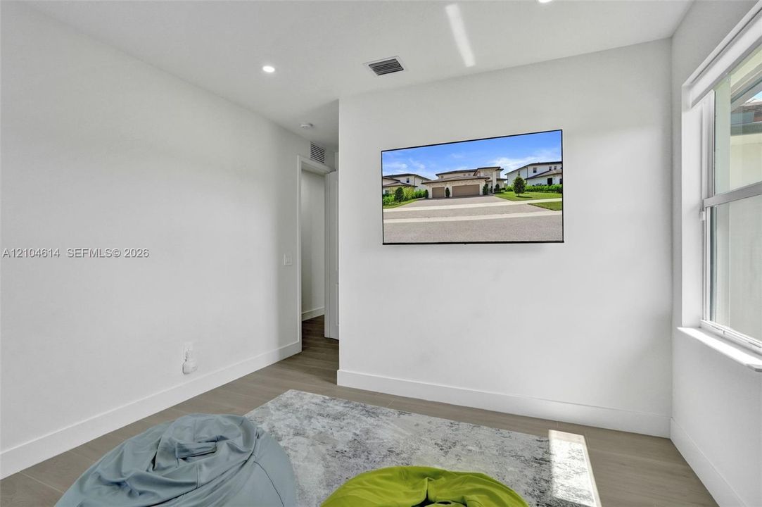 Recessed lighting, wood look flooring