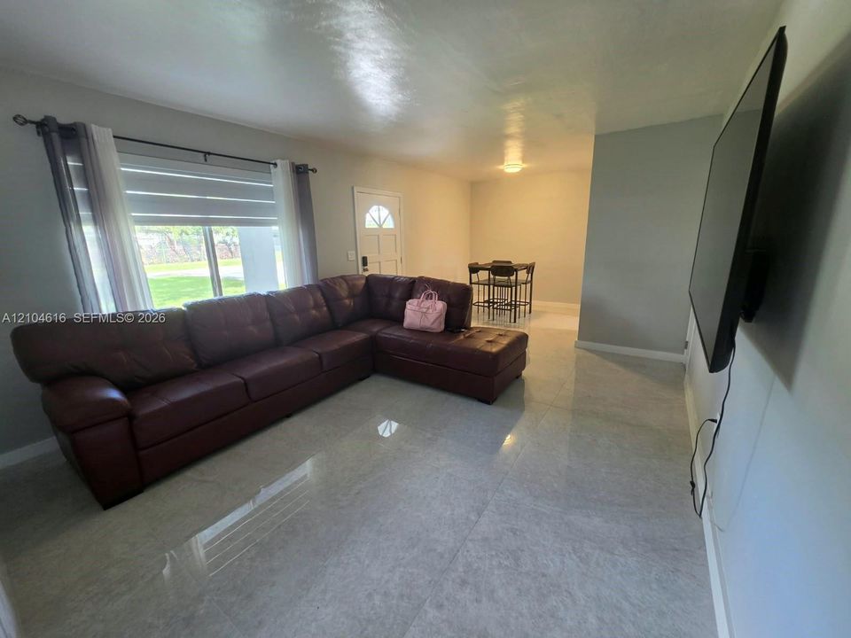 For Rent: $4,200 (4 beds, 3 baths, 1800 Square Feet)