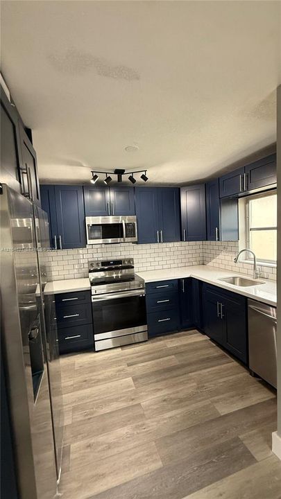 В аренду: $2,350 (1 спален, 1 ванн, 715 Квадратных фут)