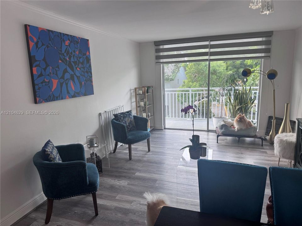 For Sale: $236,000 (2 beds, 2 baths, 895 Square Feet)
