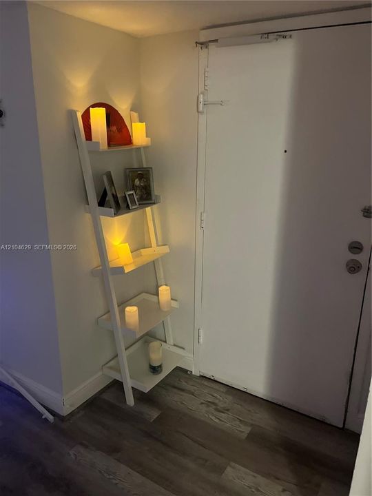 For Sale: $236,000 (2 beds, 2 baths, 895 Square Feet)