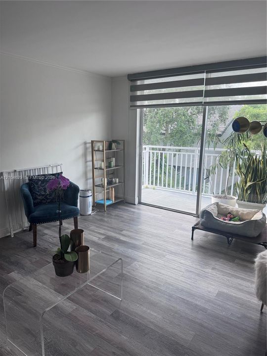 For Sale: $236,000 (2 beds, 2 baths, 895 Square Feet)