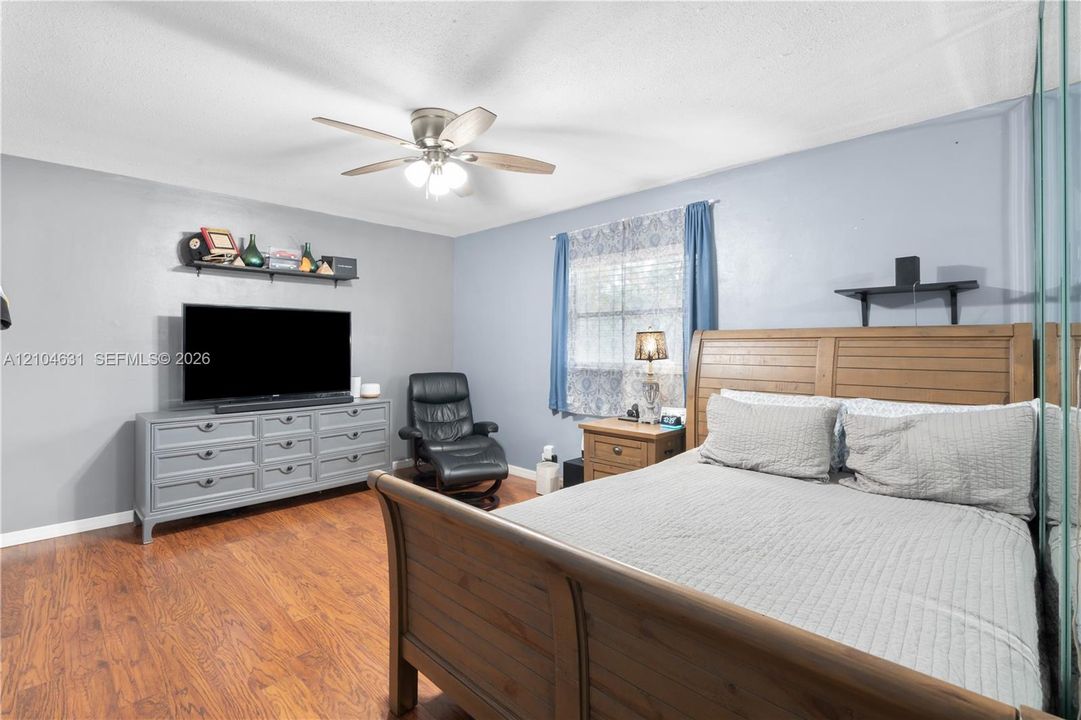 For Sale: $399,900 (2 beds, 2 baths, 1654 Square Feet)