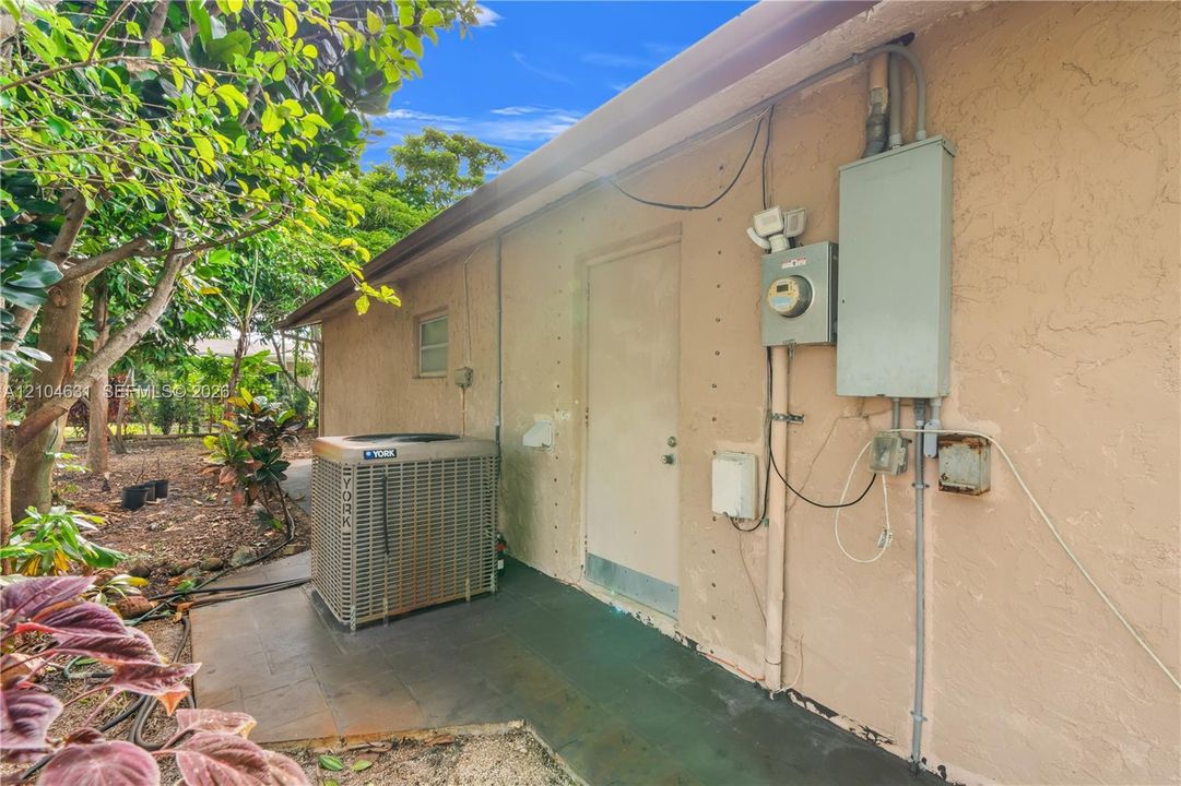 For Sale: $399,900 (2 beds, 2 baths, 1654 Square Feet)