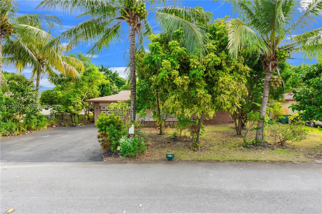 For Sale: $399,900 (2 beds, 2 baths, 1654 Square Feet)