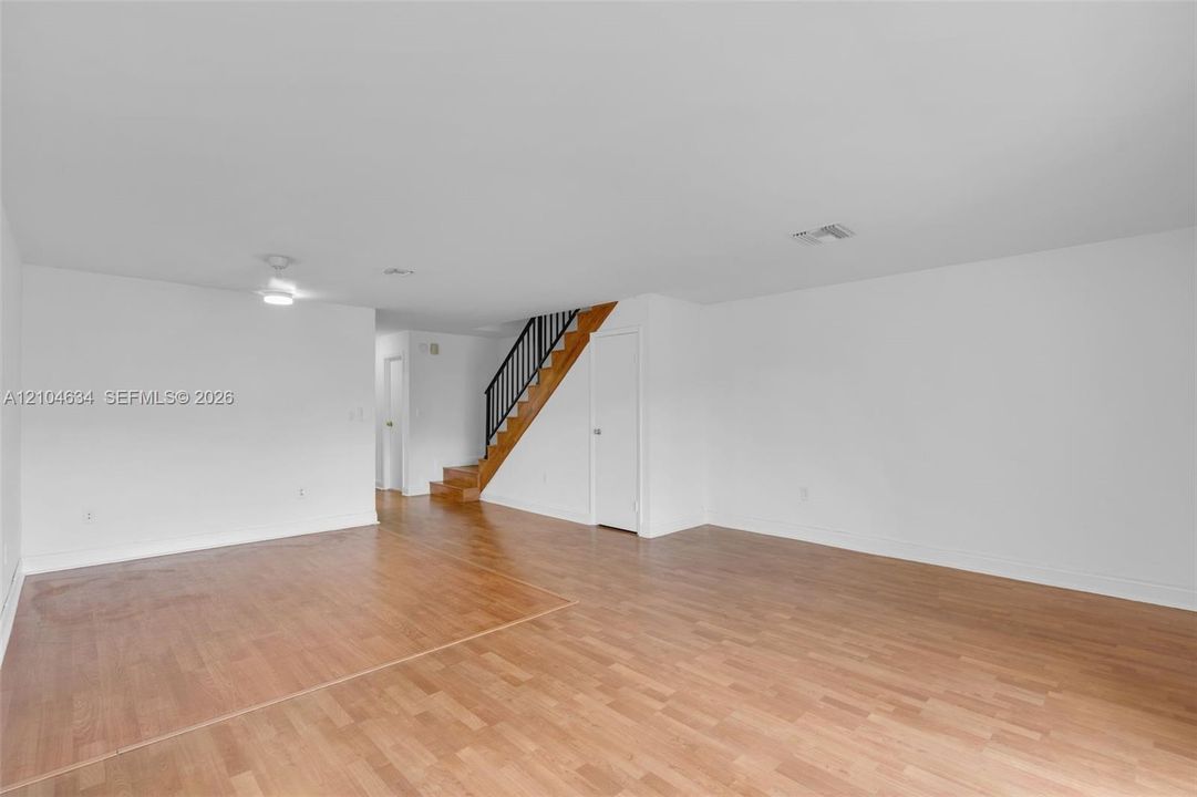 En Renta: $2,375 (2 camas, 2 baños, 1266 Pies cuadrados)