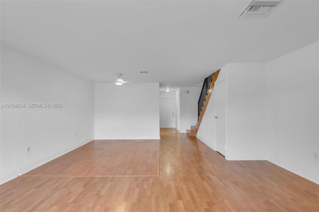 En Renta: $2,375 (2 camas, 2 baños, 1266 Pies cuadrados)