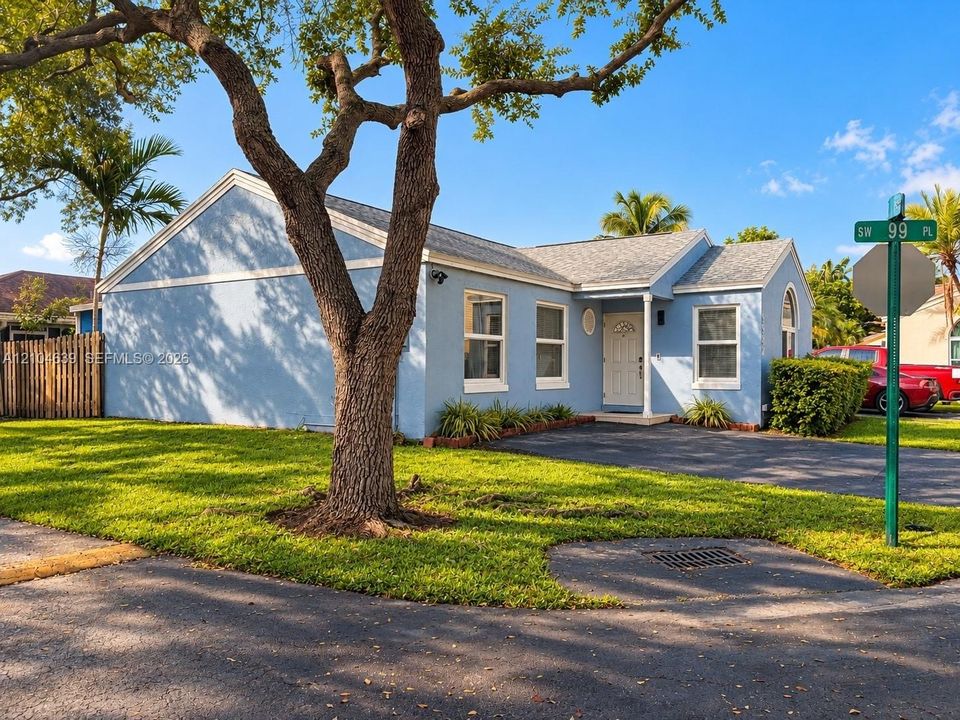 For Rent: $3,000 (3 beds, 2 baths, 1369 Square Feet)