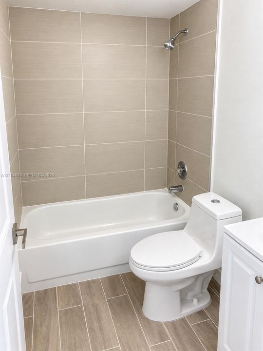 For Rent: $3,000 (3 beds, 2 baths, 1369 Square Feet)