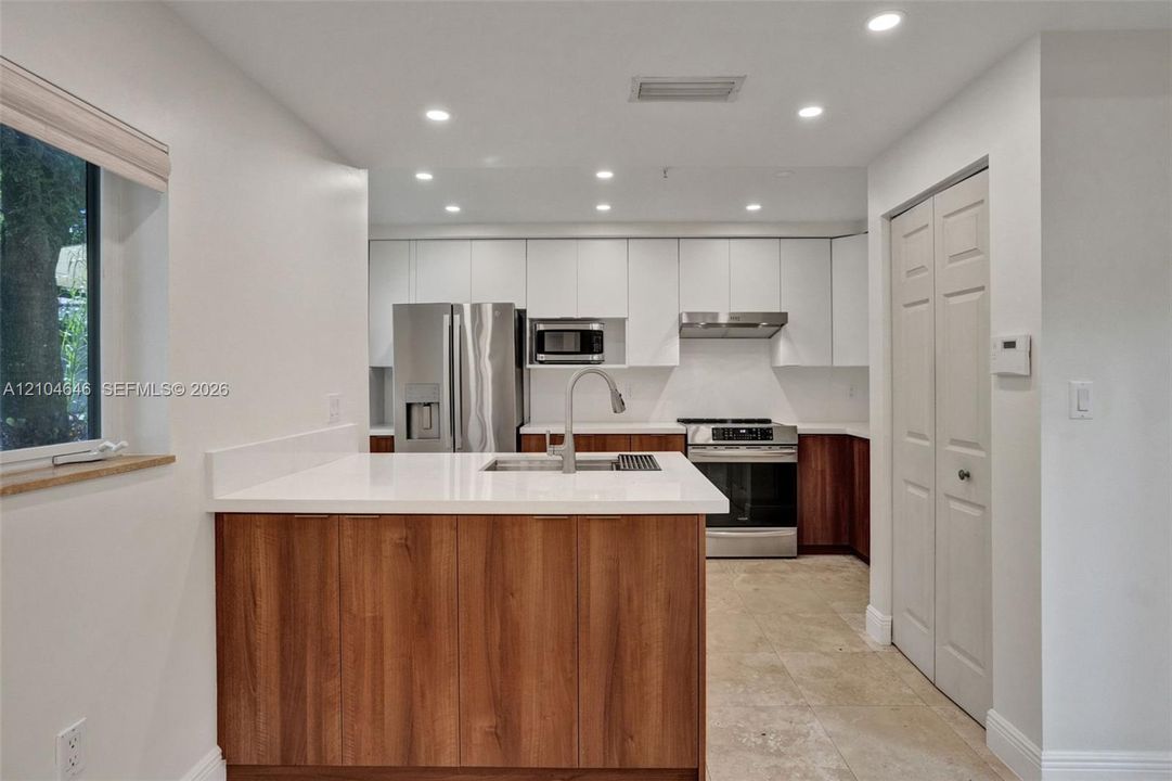 For Sale: $899,990 (2 beds, 2 baths, 1243 Square Feet)