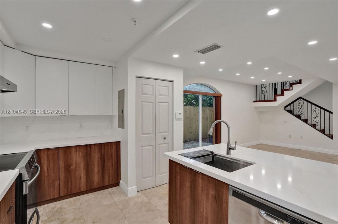 For Sale: $899,990 (2 beds, 2 baths, 1243 Square Feet)