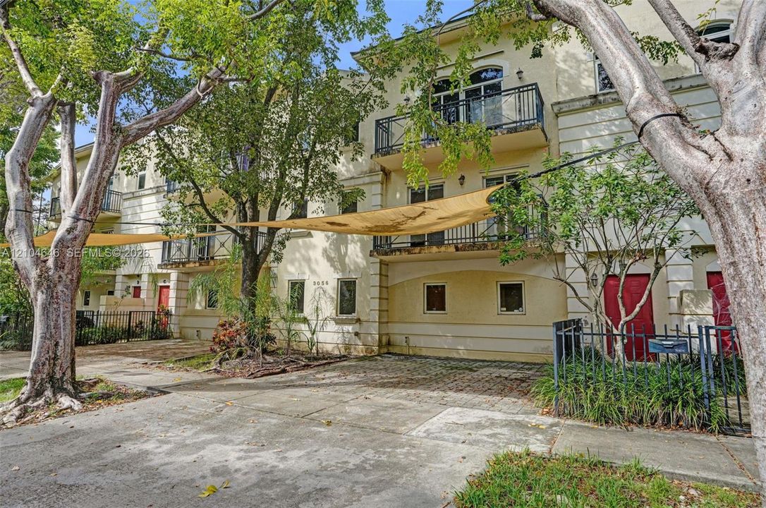 For Sale: $899,990 (2 beds, 2 baths, 1243 Square Feet)