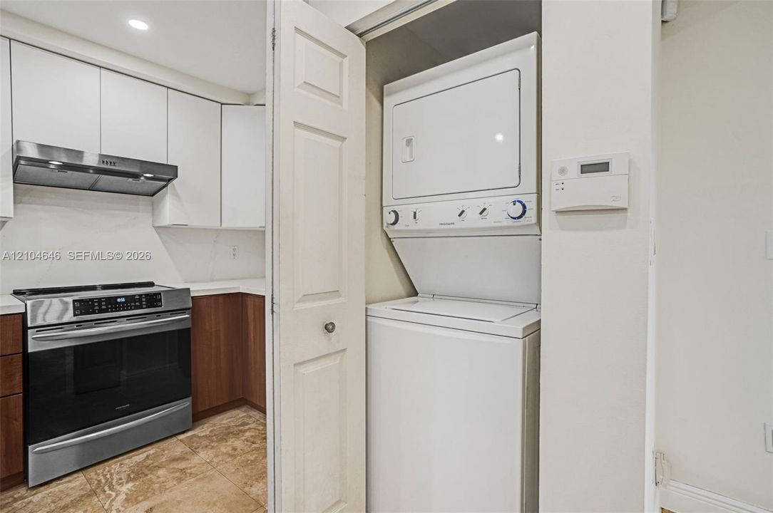 For Sale: $899,990 (2 beds, 2 baths, 1243 Square Feet)
