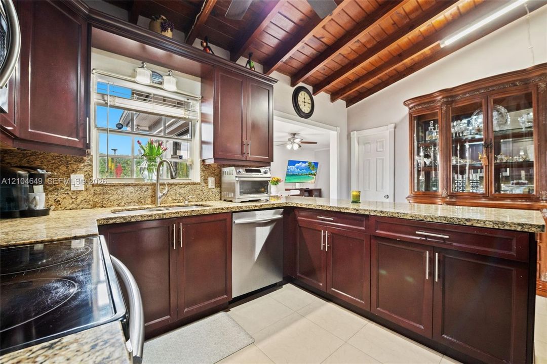 En Venta: $650,000 (3 camas, 2 baños, 1408 Pies cuadrados)