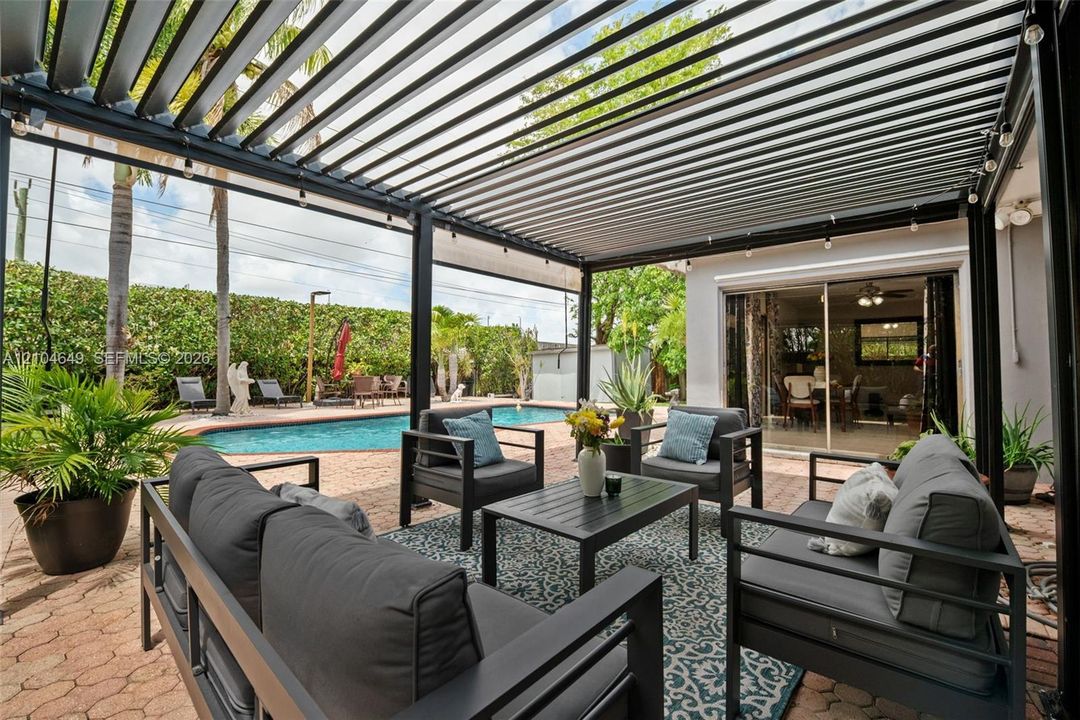 En Venta: $650,000 (3 camas, 2 baños, 1408 Pies cuadrados)