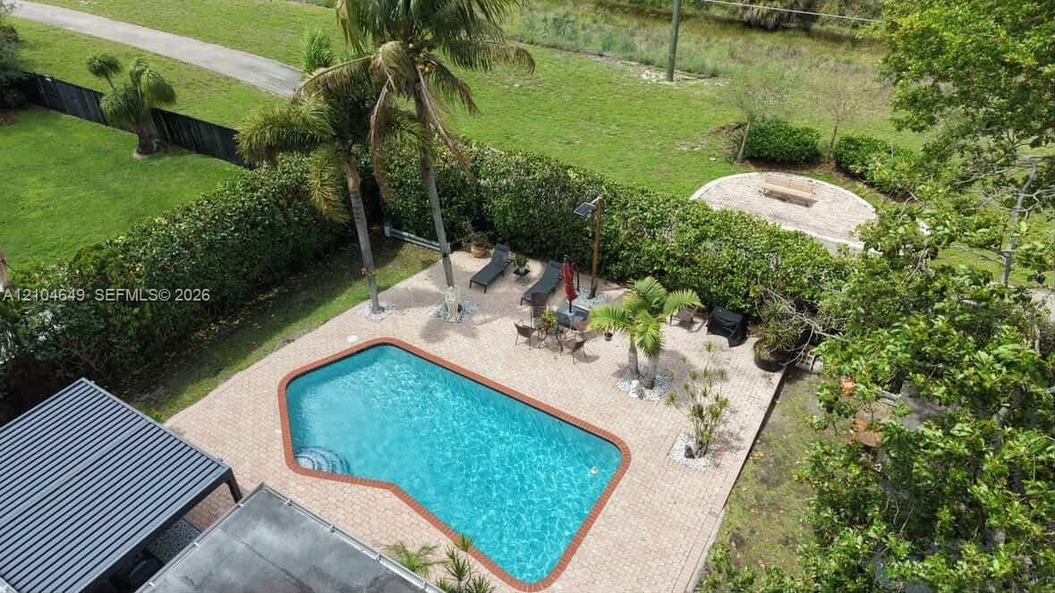 En Venta: $650,000 (3 camas, 2 baños, 1408 Pies cuadrados)