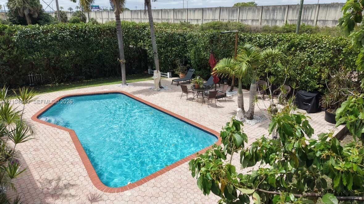 En Venta: $650,000 (3 camas, 2 baños, 1408 Pies cuadrados)