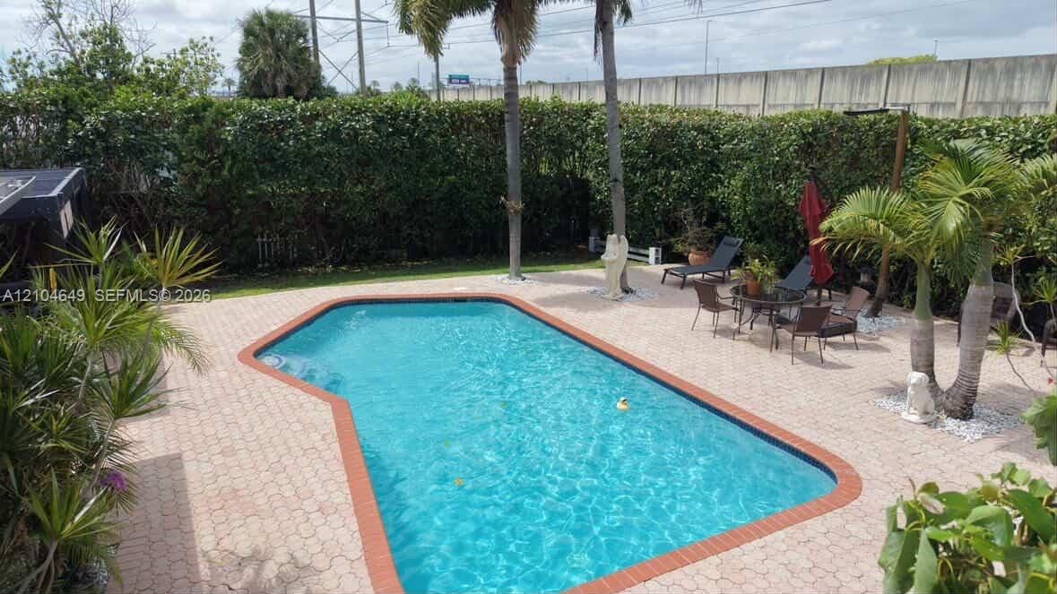 En Venta: $650,000 (3 camas, 2 baños, 1408 Pies cuadrados)