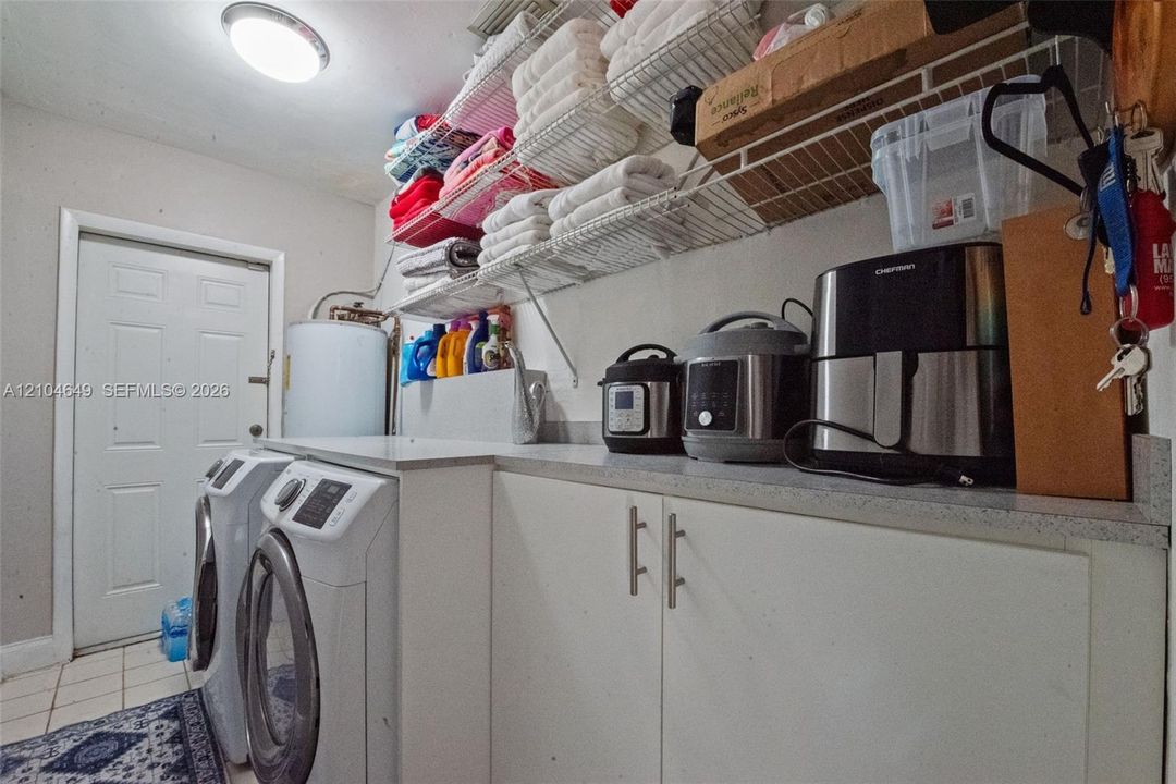 En Venta: $650,000 (3 camas, 2 baños, 1408 Pies cuadrados)