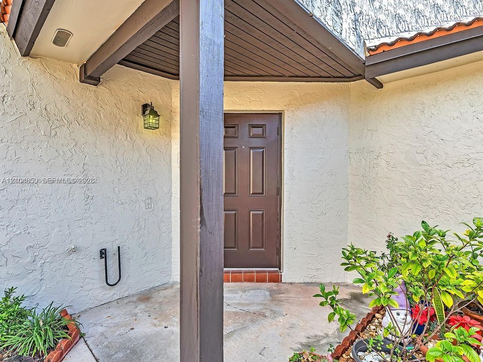 For Rent: $2,750 (2 beds, 2 baths, 940 Square Feet)