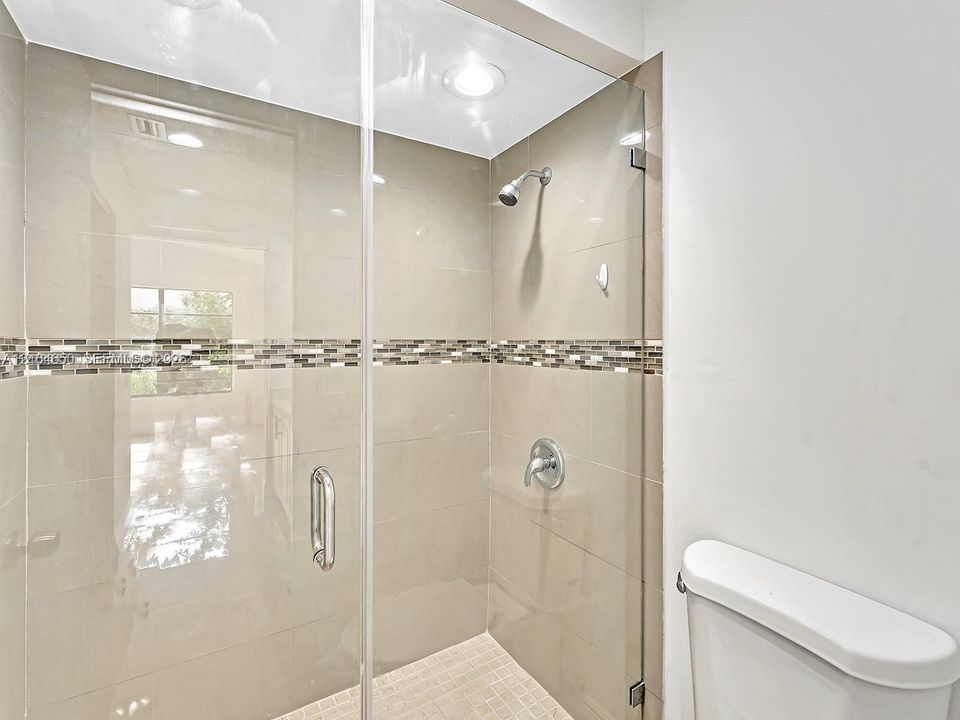 For Rent: $2,750 (2 beds, 2 baths, 940 Square Feet)