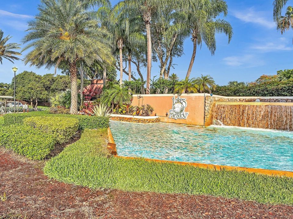 For Rent: $2,750 (2 beds, 2 baths, 940 Square Feet)