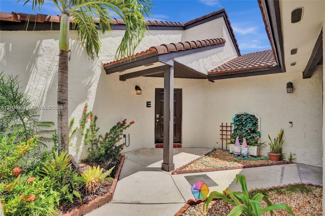 For Rent: $2,750 (2 beds, 2 baths, 940 Square Feet)